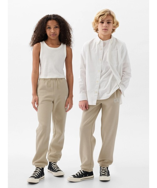 GAP(ギャップ)の「GAPアーチロゴ ジョガーパンツ (キッズ)(スウェットパンツ・キッズ・ベージュ/ネイビー・110cm/160cm/140cm/150cm/120cm/130cm)」の1枚目の写真