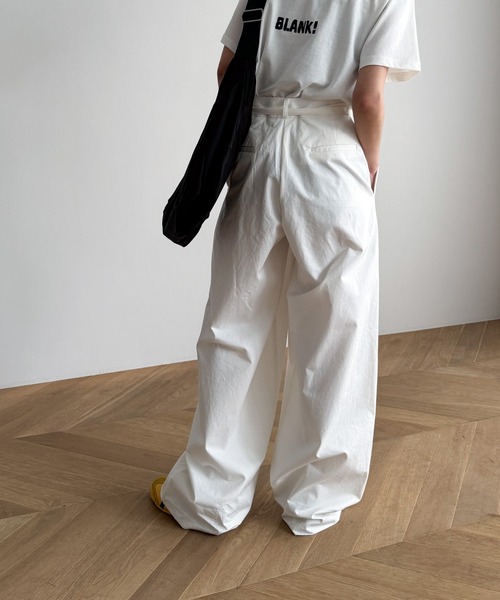 CANAL JEAN(キャナルジーン)の「Lakey Park ウエストボタンタックパンツ(その他パンツ・レディース・ブラック/ホワイト・SMALL/MEDIUM)」の4枚目の写真