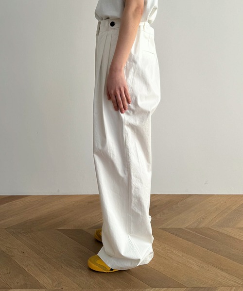 CANAL JEAN(キャナルジーン)の「Lakey Park ウエストボタンタックパンツ(その他パンツ・レディース・ブラック/ホワイト・SMALL/MEDIUM)」の10枚目の写真