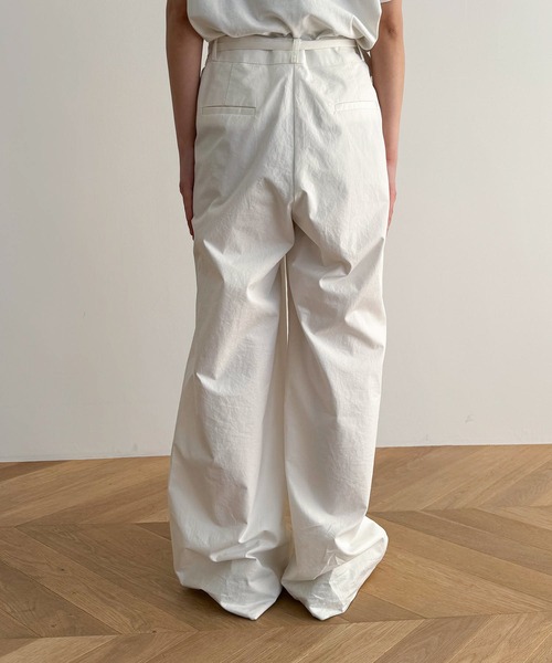 CANAL JEAN(キャナルジーン)の「Lakey Park ウエストボタンタックパンツ(その他パンツ・レディース・ブラック/ホワイト・SMALL/MEDIUM)」の11枚目の写真