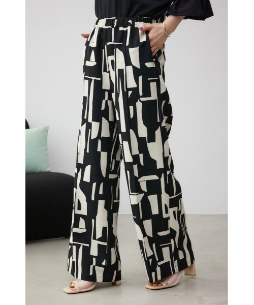 AZUL by moussy（アズールバイマウジー）の「ジオメトリックパターンイージーパンツ（その他パンツ・レディース・グリーン系その他/ブルー系その他/ブラック系その他・SMALL/MEDIUM）」の2枚目の写真