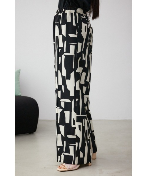 AZUL by moussy（アズールバイマウジー）の「ジオメトリックパターンイージーパンツ（その他パンツ・レディース・グリーン系その他/ブルー系その他/ブラック系その他・SMALL/MEDIUM）」の16枚目の写真