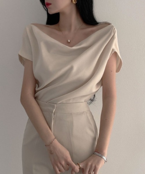 FREE STYLISTS(フリー スタイリスト)の「YUGA_YGMC オフショルダー PO(その他トップス・レディース・ブラウン/ベビーピンク/ブラック/オフホワイト・FREE)」の2枚目の写真