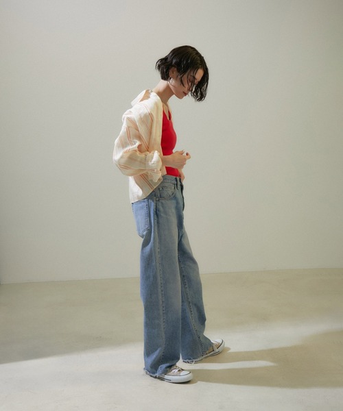 SALON adam et rope'（サロン アダム エ ロペ）の「[24SS]ACAR 麻混クロップドシャツ 無地/ストライプ【WEB限定カラー】（シャツ/ブラウス・レディース・ホワイト系その他2/ブルー/サックスブルー/ホワイト系その他・FREE）」の5枚目の写真