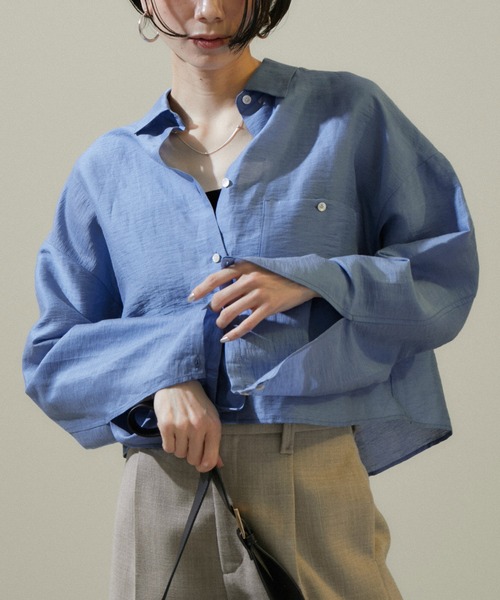 SALON adam et rope'（サロン アダム エ ロペ）の「[24SS]ACAR 麻混クロップドシャツ 無地/ストライプ【WEB限定カラー】（シャツ/ブラウス・レディース・ホワイト系その他2/ブルー/サックスブルー/ホワイト系その他・FREE）」の10枚目の写真