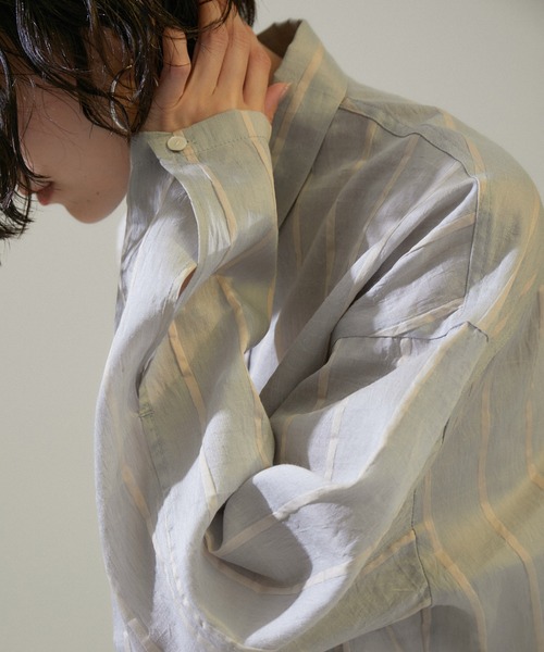 SALON adam et rope'（サロン アダム エ ロペ）の「[24SS]ACAR 麻混クロップドシャツ 無地/ストライプ【WEB限定カラー】（シャツ/ブラウス・レディース・ホワイト系その他2/ブルー/サックスブルー/ホワイト系その他・FREE）」の15枚目の写真