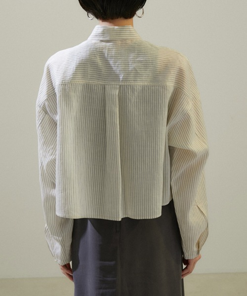 SALON adam et rope'（サロン アダム エ ロペ）の「[24SS]ACAR 麻混クロップドシャツ 無地/ストライプ【WEB限定カラー】（シャツ/ブラウス・レディース・ホワイト系その他2/ブルー/サックスブルー/ホワイト系その他・FREE）」の18枚目の写真