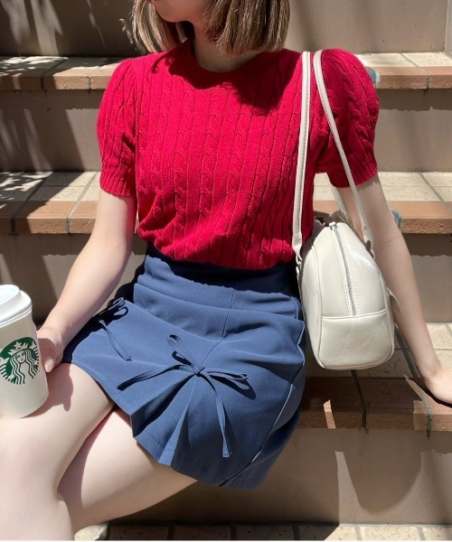 clear（クリア）の「ケーブル編み半袖パフスリーブニットトップス［オフィスカジュアル 着回し抜群 大人］≪再入荷≫（ニット/セーター・レディース・オフホワイト/イエロー/ピンク/ブラック/ホワイト×ブラック/レッド・F）」の6枚目の写真