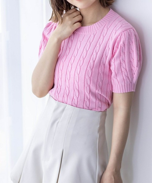 clear（クリア）の「ケーブル編み半袖パフスリーブニットトップス［オフィスカジュアル 着回し抜群 大人］≪再入荷≫（ニット/セーター・レディース・オフホワイト/イエロー/ピンク/ブラック/ホワイト×ブラック/レッド・F）」の5枚目の写真
