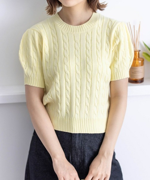 clear（クリア）の「ケーブル編み半袖パフスリーブニットトップス［オフィスカジュアル 着回し抜群 大人］≪再入荷≫（ニット/セーター・レディース・オフホワイト/イエロー/ピンク/ブラック/ホワイト×ブラック/レッド・F）」の4枚目の写真