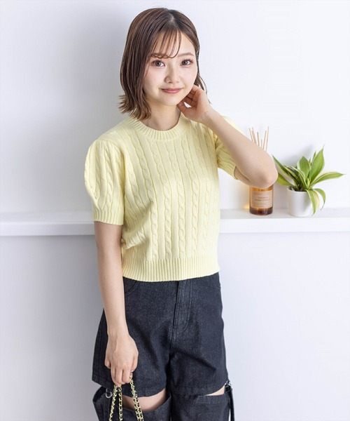 clear（クリア）の「ケーブル編み半袖パフスリーブニットトップス［オフィスカジュアル 着回し抜群 大人］≪再入荷≫（ニット/セーター・レディース・オフホワイト/イエロー/ピンク/ブラック/ホワイト×ブラック/レッド・F）」の14枚目の写真