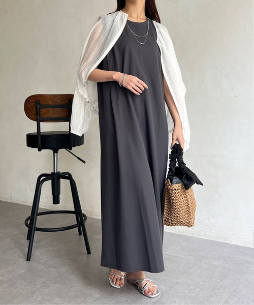 Chez toi（シェトワ）の「UVカットショルダータックノースリカットワンピース（ワンピース・レディース・ブラック/グレイッシュベージュ/オリーブ/チャコールグレー・FREE）」の3枚目の写真