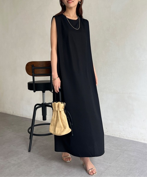 Chez toi（シェトワ）の「UVカットショルダータックノースリカットワンピース（ワンピース・レディース・ブラック/グレイッシュベージュ/オリーブ/チャコールグレー・FREE）」の2枚目の写真