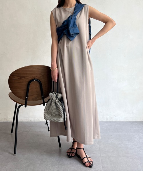 Chez toi（シェトワ）の「UVカットショルダータックノースリカットワンピース（ワンピース・レディース・ブラック/グレイッシュベージュ/オリーブ/チャコールグレー・FREE）」の7枚目の写真