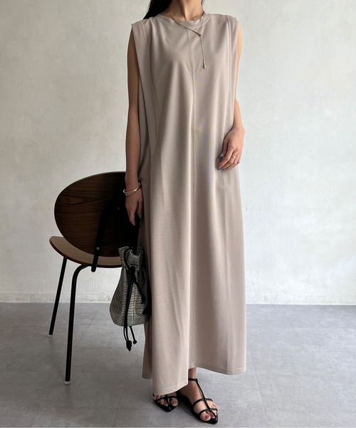 Chez toi（シェトワ）の「UVカットショルダータックノースリカットワンピース（ワンピース・レディース・ブラック/グレイッシュベージュ/オリーブ/チャコールグレー・FREE）」の9枚目の写真