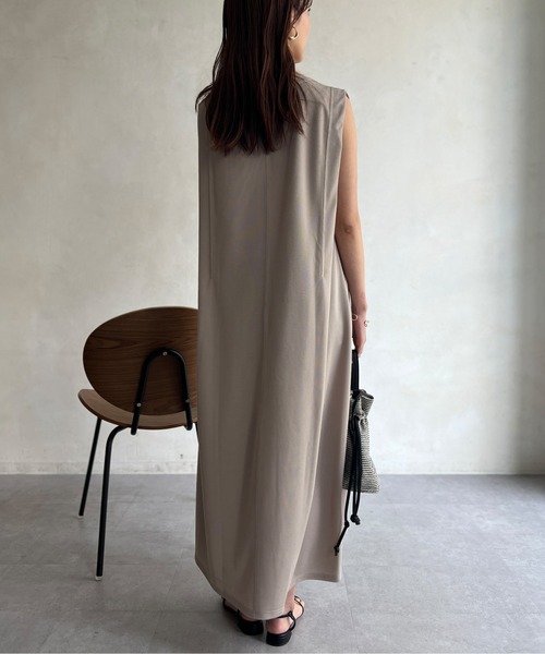 Chez toi（シェトワ）の「UVカットショルダータックノースリカットワンピース（ワンピース・レディース・ブラック/グレイッシュベージュ/オリーブ/チャコールグレー・FREE）」の11枚目の写真