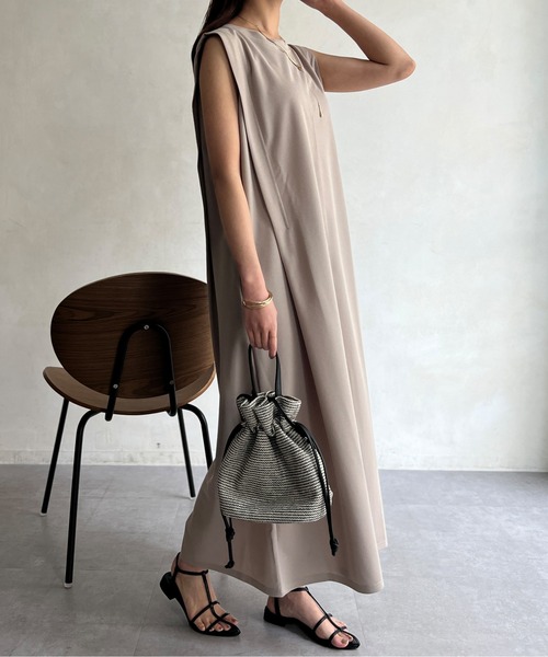 Chez toi（シェトワ）の「UVカットショルダータックノースリカットワンピース（ワンピース・レディース・ブラック/グレイッシュベージュ/オリーブ/チャコールグレー・FREE）」の10枚目の写真