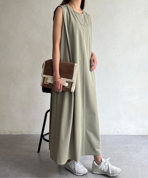 Chez toi（シェトワ）の「UVカットショルダータックノースリカットワンピース（ワンピース・レディース・ブラック/グレイッシュベージュ/オリーブ/チャコールグレー・FREE）」の18枚目の写真