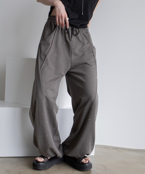 VACANCY（ヴァカンシー）の「ラメストーンイージースウェットパンツ