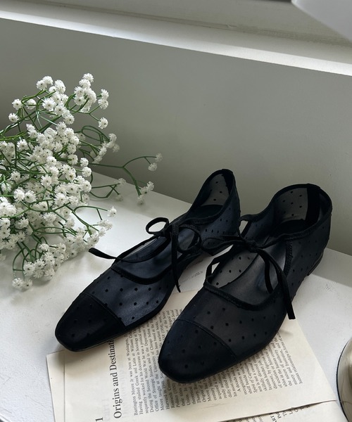 by muni:r（バイ ムニール）の「ドットシースルーリボンパンプス（バレエシューズ・レディース・ブラック/アイボリー・25.0cm/24.0cm/23.0cm/24.5cm/23.5㎝）」の3枚目の写真