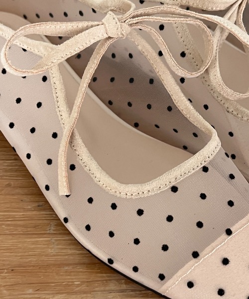 by muni:r（バイ ムニール）の「ドットシースルーリボンパンプス（バレエシューズ・レディース・ブラック/アイボリー・25.0cm/24.0cm/23.0cm/24.5cm/23.5㎝）」の15枚目の写真
