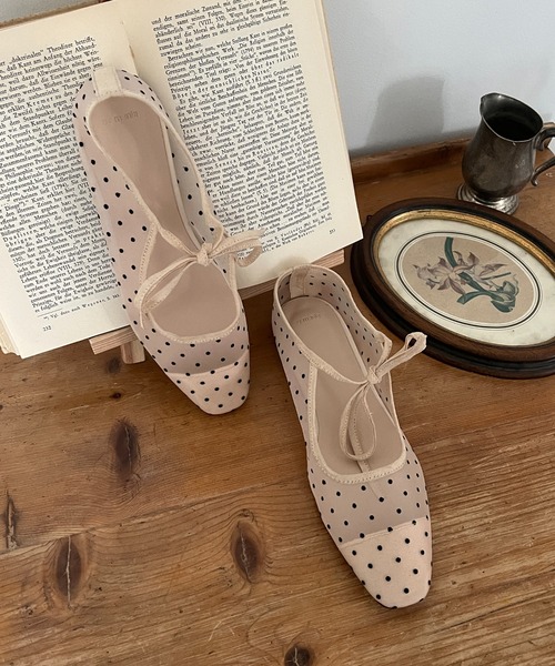 by muni:r（バイ ムニール）の「ドットシースルーリボンパンプス（バレエシューズ・レディース・ブラック/アイボリー・25.0cm/24.0cm/23.0cm/24.5cm/23.5㎝）」の16枚目の写真