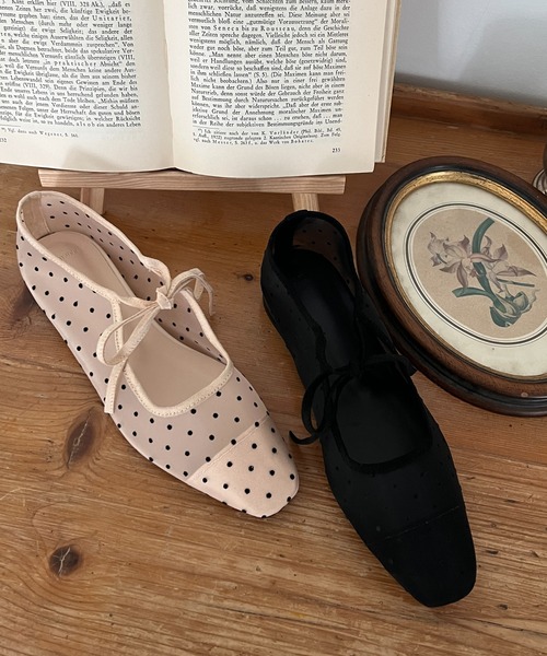 by muni:r（バイ ムニール）の「ドットシースルーリボンパンプス（バレエシューズ・レディース・ブラック/アイボリー・25.0cm/24.0cm/23.0cm/24.5cm/23.5㎝）」の5枚目の写真