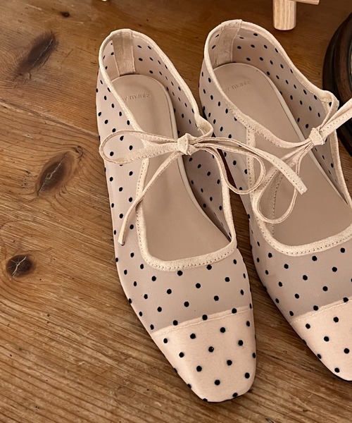 by muni:r（バイ ムニール）の「ドットシースルーリボンパンプス（バレエシューズ・レディース・ブラック/アイボリー・25.0cm/24.0cm/23.0cm/24.5cm/23.5㎝）」の14枚目の写真