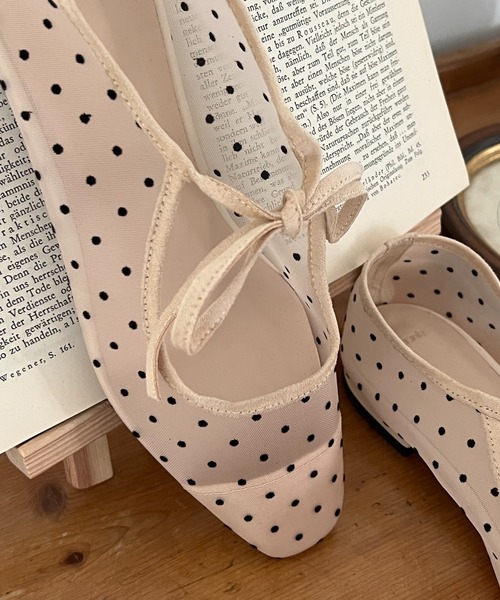by muni:r（バイ ムニール）の「ドットシースルーリボンパンプス（バレエシューズ・レディース・ブラック/アイボリー・25.0cm/24.0cm/23.0cm/24.5cm/23.5㎝）」の17枚目の写真