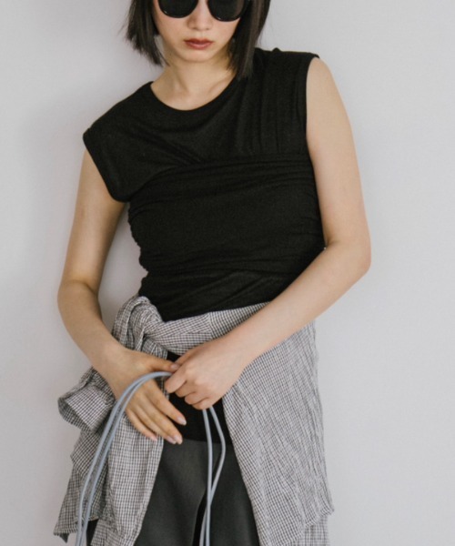 duei(デュイ)の「ビスチェセットレイヤードノースリーブトップス(Tシャツ/カットソー・レディース・オフホワイト/ブラック・FREE)」の2枚目の写真