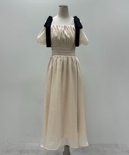 one after another NICE CLAUP(ワンアフターアナザーナイスクラップ)の「リボン取り外しできる/シャーリングワンピース(ワンピース・レディース・オフホワイト/ブラック/サックスブルー/アイボリー・SMALL/MEDIUM)」の18枚目の写真