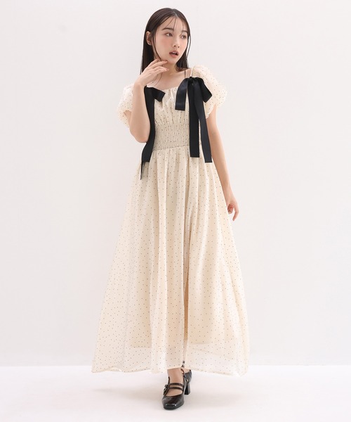 one after another NICE CLAUP(ワンアフターアナザーナイスクラップ)の「リボン取り外しできる/シャーリングワンピース(ワンピース・レディース・オフホワイト/ブラック/サックスブルー/アイボリー・SMALL/MEDIUM)」の20枚目の写真