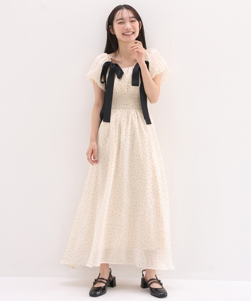 one after another NICE CLAUP(ワンアフターアナザーナイスクラップ)の「リボン取り外しできる/シャーリングワンピース(ワンピース・レディース・オフホワイト/ブラック/サックスブルー/アイボリー・SMALL/MEDIUM)」の21枚目の写真