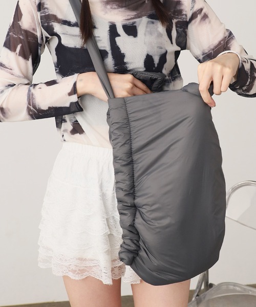 YAHKI（ヤーキ）の「YAHKI/ヤーキ リサイクルナイロン 中綿２WAY トートバッグ（トートバッグ・レディース・グリーン/ブルー/ネイビー/ダークグレー/ラベンダー/ブラック・FREE）」の3枚目の写真