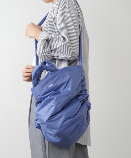 YAHKI（ヤーキ）の「YAHKI/ヤーキ リサイクルナイロン 中綿２WAY トートバッグ（トートバッグ・レディース・グリーン/ブルー/ネイビー/ダークグレー/ラベンダー/ブラック・FREE）」の20枚目の写真