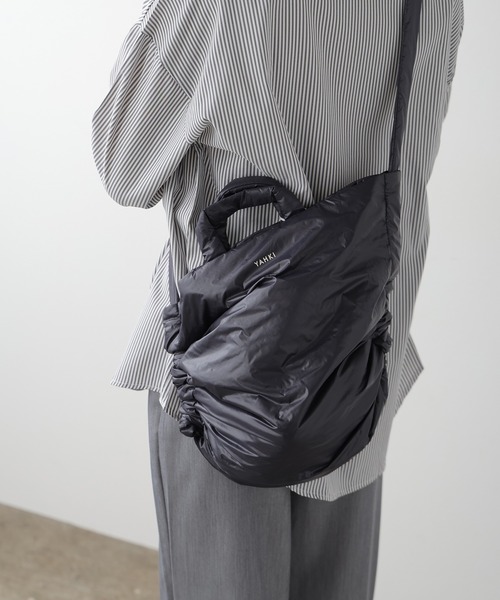 YAHKI（ヤーキ）の「YAHKI/ヤーキ リサイクルナイロン 中綿２WAY トートバッグ（トートバッグ・レディース・グリーン/ブルー/ネイビー/ダークグレー/ラベンダー/ブラック・FREE）」の22枚目の写真