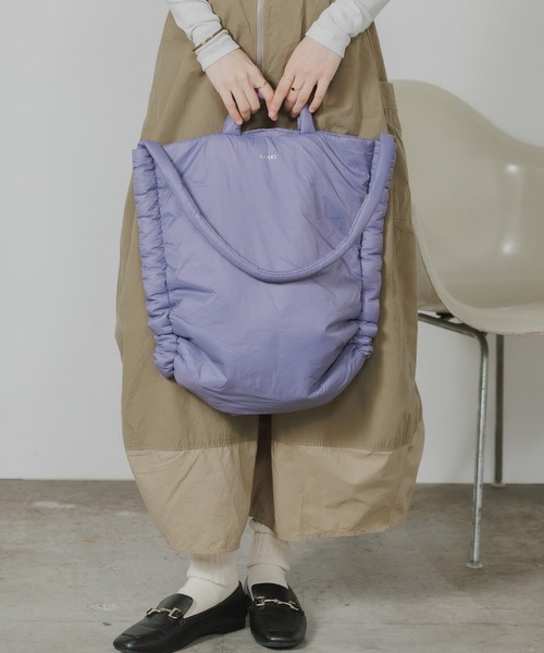 YAHKI（ヤーキ）の「YAHKI/ヤーキ リサイクルナイロン 中綿２WAY トートバッグ（トートバッグ・レディース・グリーン/ブルー/ネイビー/ダークグレー/ラベンダー/ブラック・FREE）」の8枚目の写真