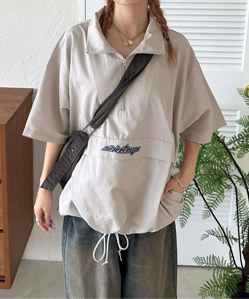 sedacle(セダクル)の「刺繍アノラック半袖シャツ(シャツ/ブラウス・メンズ・ベージュ/ライトグレー/チャコールグレー・LARGE/MEDIUM/SMALL)」の2枚目の写真