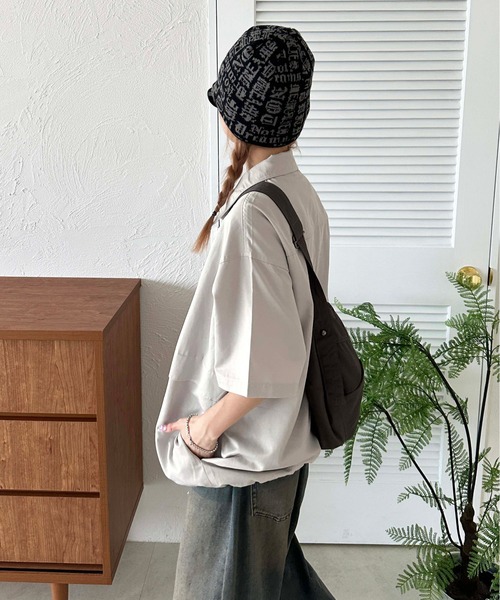 sedacle(セダクル)の「刺繍アノラック半袖シャツ(シャツ/ブラウス・メンズ・ベージュ/ライトグレー/チャコールグレー・LARGE/MEDIUM/SMALL)」の16枚目の写真