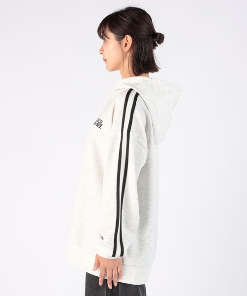 CECIL McBEE(セシルマクビー)の「ワンポイント刺繍ロゴダンボールニットパーカー(パーカー・レディース・アイボリー/ブラック/チャコールグレー・LARGE/MEDIUM)」の7枚目の写真