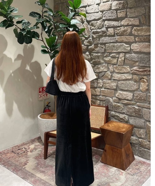 HEREIAM（ヘレイアム）の「【HEREIAM】ストレッチベロアスカート（スカート・レディース・カーキ/ブラック・SMALL/MEDIUM）」の14枚目の写真