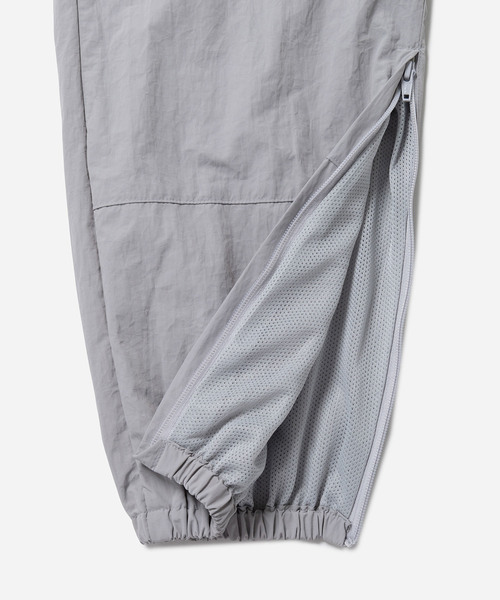 Saturdays NYC（サタデーズ ニューヨークシティ ）の「TRAINING PANTS（その他パンツ・メンズ・ブラック/ライトグレー・X-SMALL/S/M/L/XL）」の8枚目の写真