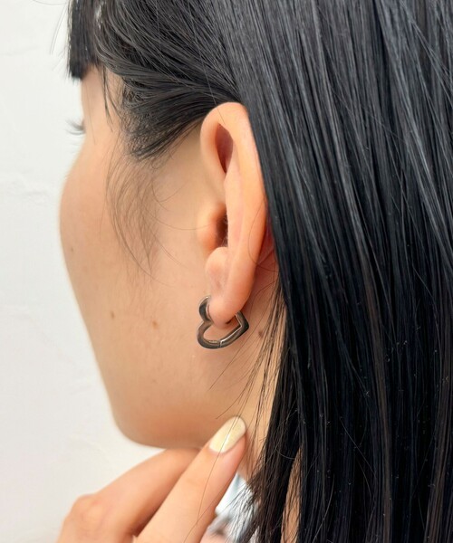 fredy emue(フレディエミュ)の「ステンレスハートワンタッチピアス(ピアス(両耳用)・レディース・ゴールド/シルバー・FREE)」の1枚目の写真