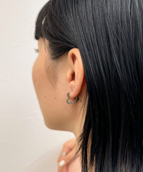 fredy emue(フレディエミュ)の「ステンレスハートワンタッチピアス(ピアス(両耳用)・レディース・ゴールド/シルバー・FREE)」の3枚目の写真