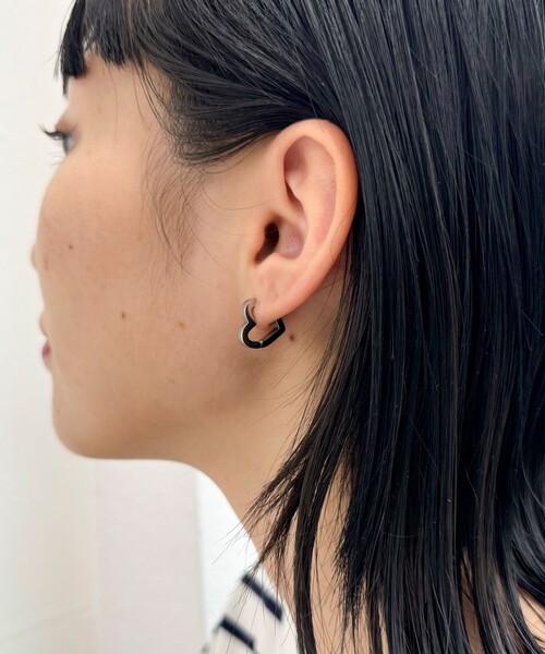 fredy emue(フレディエミュ)の「ステンレスハートワンタッチピアス(ピアス(両耳用)・レディース・ゴールド/シルバー・FREE)」の4枚目の写真