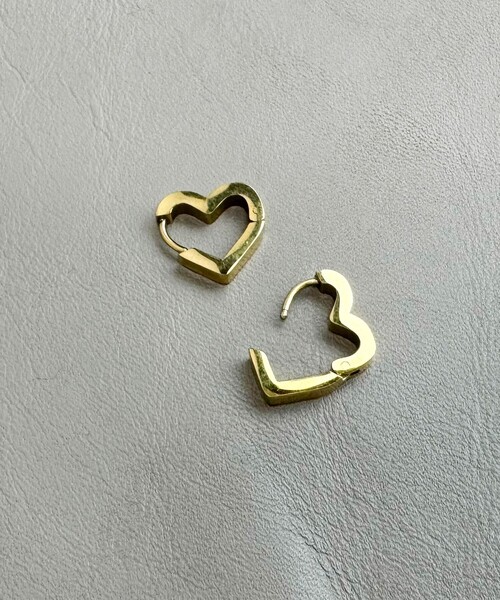 fredy emue(フレディエミュ)の「ステンレスハートワンタッチピアス(ピアス(両耳用)・レディース・ゴールド/シルバー・FREE)」の8枚目の写真