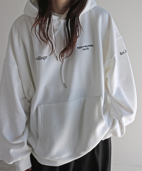 COURO（コウロ）の「テキスト刺繍ルーズシルエットプルオーバーパーカー（パーカー・レディース・グレー系/ホワイト/グレー系1/ブラック系1/オートミール/チャコール/ブラック系/ネイビー・M/L）」の11枚目の写真