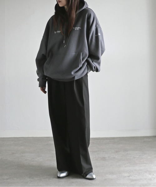 セール】テキスト刺繍ルーズシルエットプルオーバーパーカー