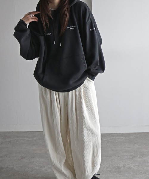 COURO（コウロ）の「テキスト刺繍ルーズシルエットプルオーバーパーカー（パーカー・レディース・グレー系/ホワイト/グレー系1/ブラック系1/オートミール/チャコール/ブラック系/ネイビー・M/L）」の14枚目の写真