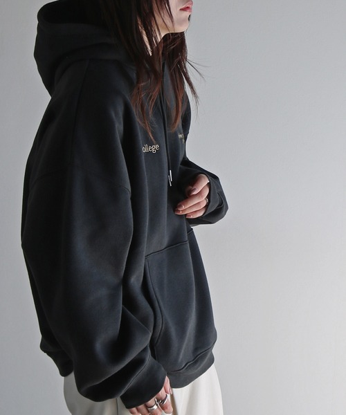 COURO（コウロ）の「テキスト刺繍ルーズシルエットプルオーバーパーカー（パーカー・レディース・グレー系/ホワイト/グレー系1/ブラック系1/オートミール/チャコール/ブラック系/ネイビー・M/L）」の18枚目の写真